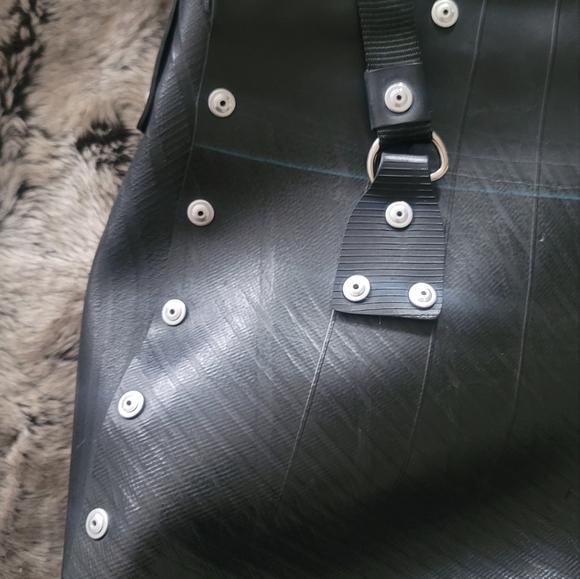 Vintage rycled tire tube- messenger bag - Picture 4 of 10